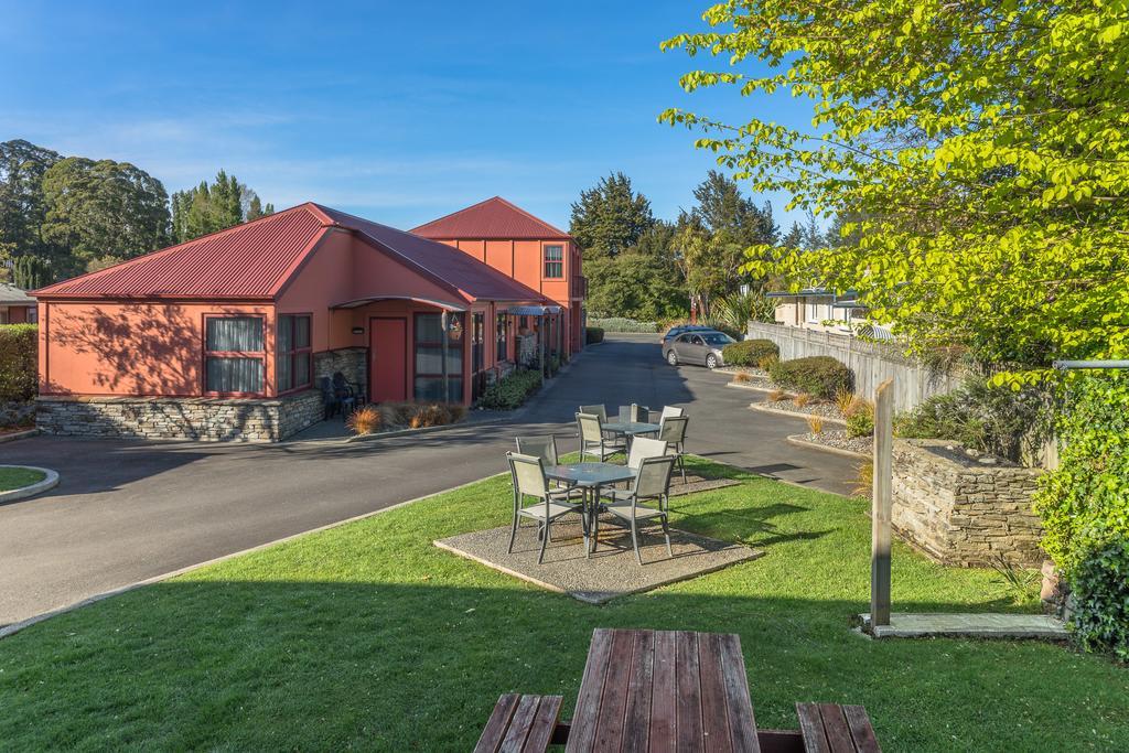 Red Tussock Motel Te Anau Esterno foto