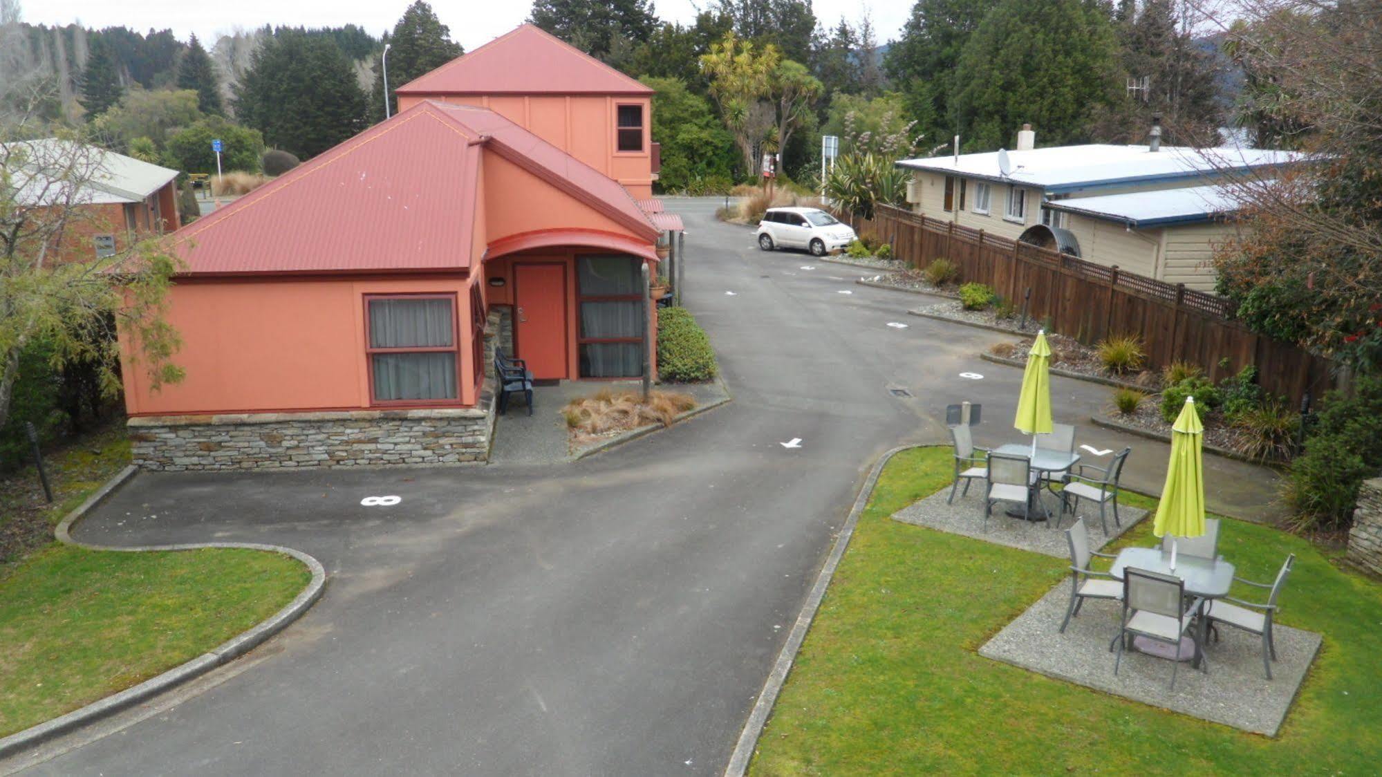 Red Tussock Motel Te Anau Esterno foto